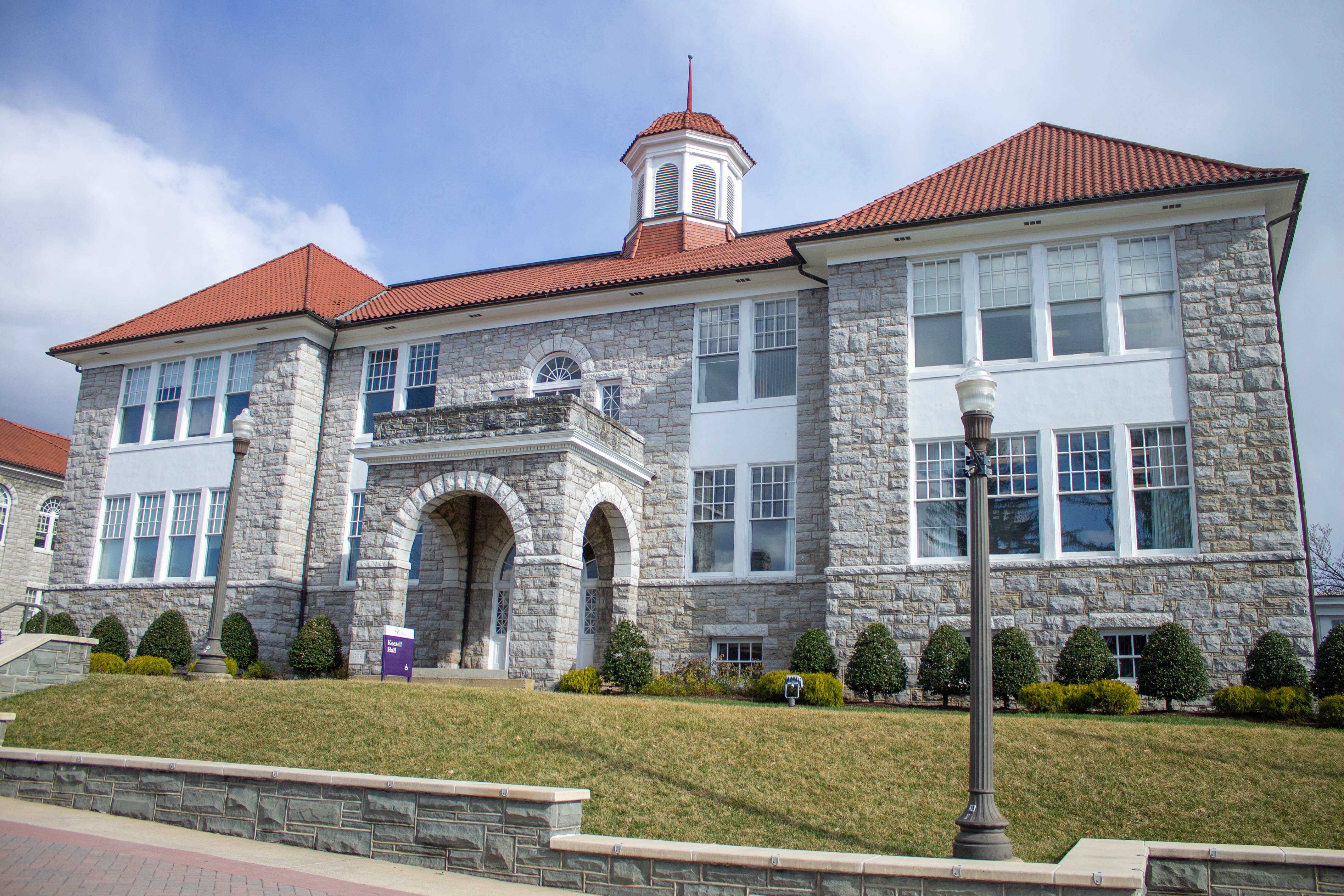 image of Wilson Hall on JMU's quad